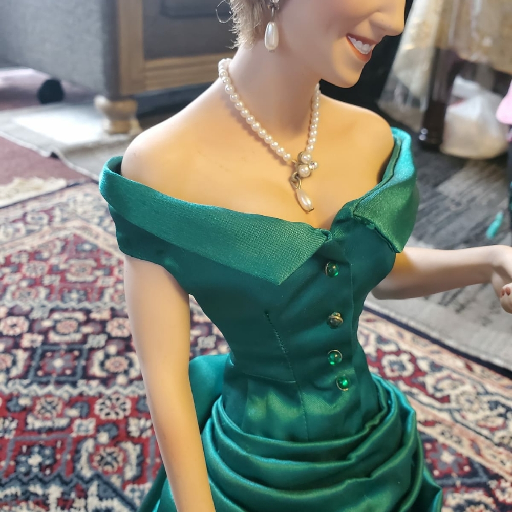 Princess Diana Antique Doll - Picture 5 of 5